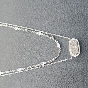 Kendra Scott necklace